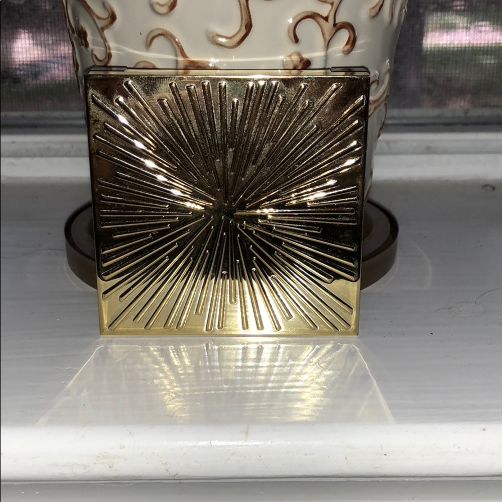 Limited edition body shimmer - Picture 2 of 3